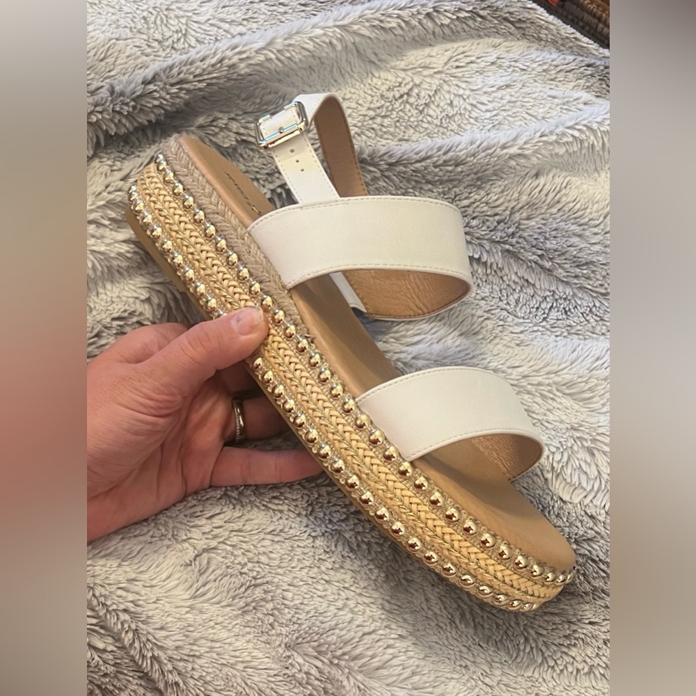 NWOB! Seven Dials Berenice White Espadrille Gold Studded Platform Sandals